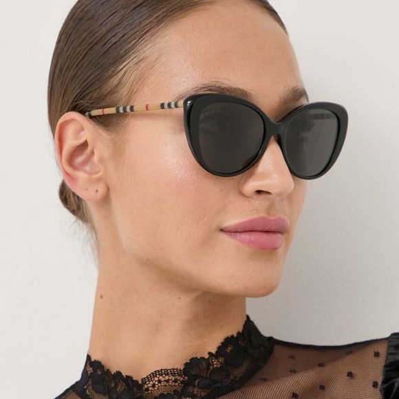 Burberry Sunglasses, New 235 - Picture 1 of 7